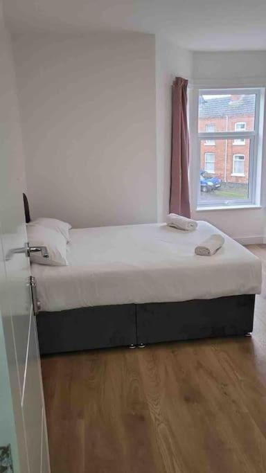 Catherine 5 Bedroom House Crewe Luaran gambar