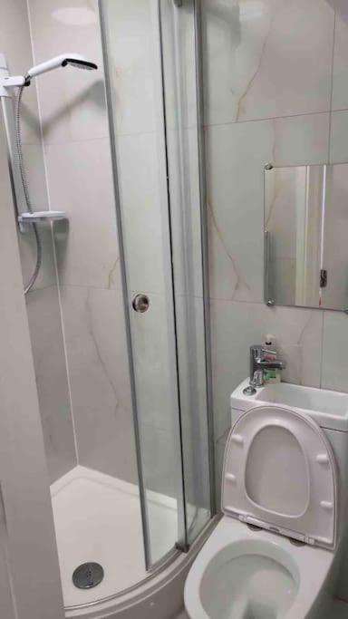 Catherine 5 Bedroom House Crewe Luaran gambar